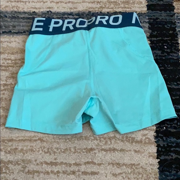 Nike pro shorts - Picture 2 of 3